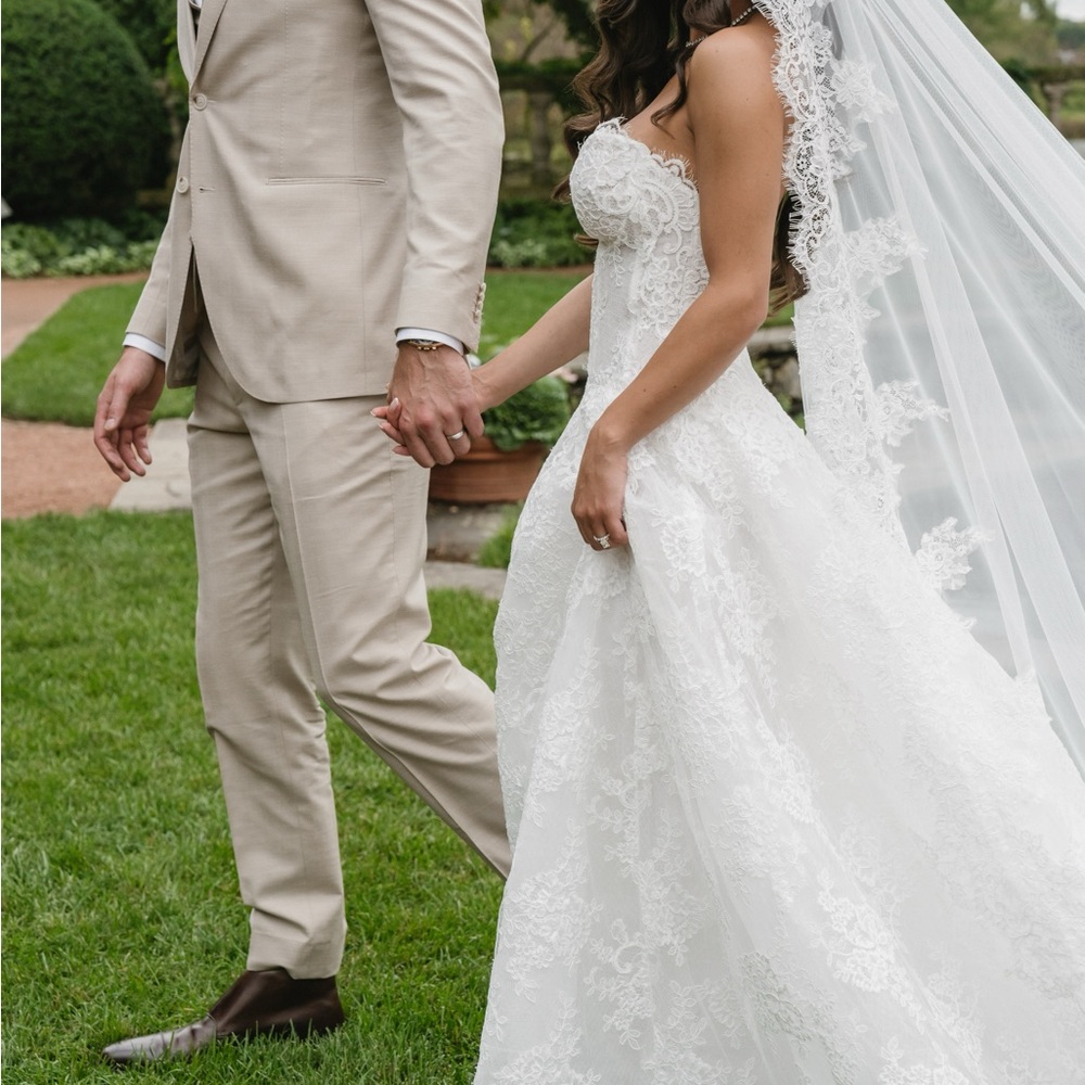Monique Lhuillier Fleur De Lis Wedding Dress